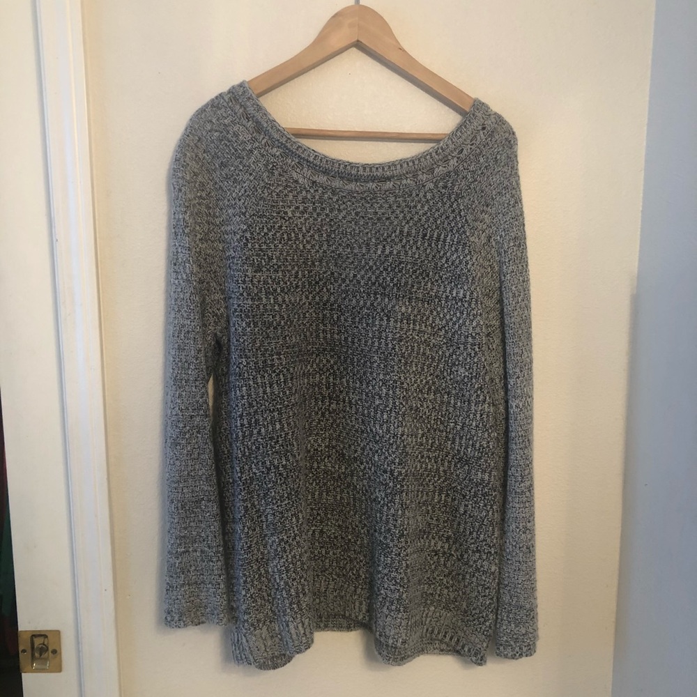 Hinge gray sweater with fun back